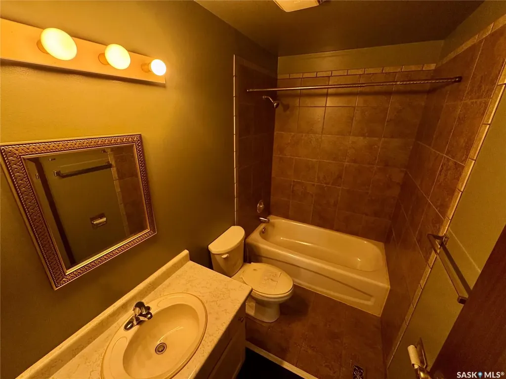 7303 Blakeney Drive Regina SK S4X 2N6