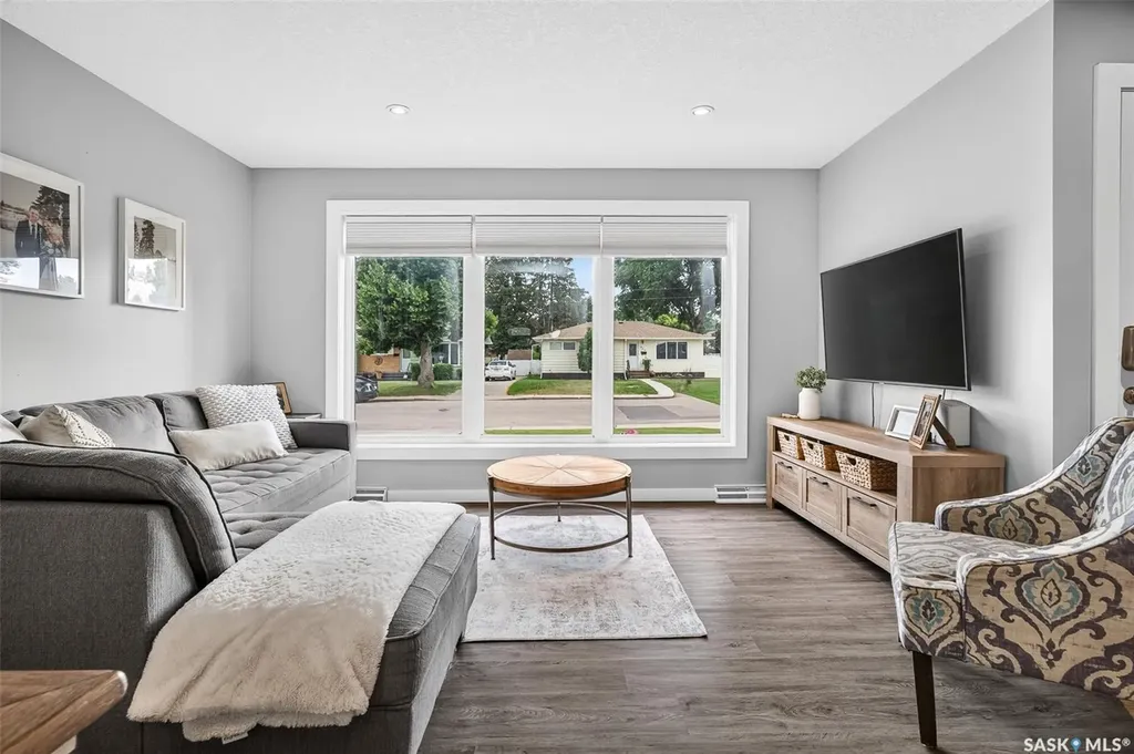 922 James Street Moose Jaw SK S6H 3H6