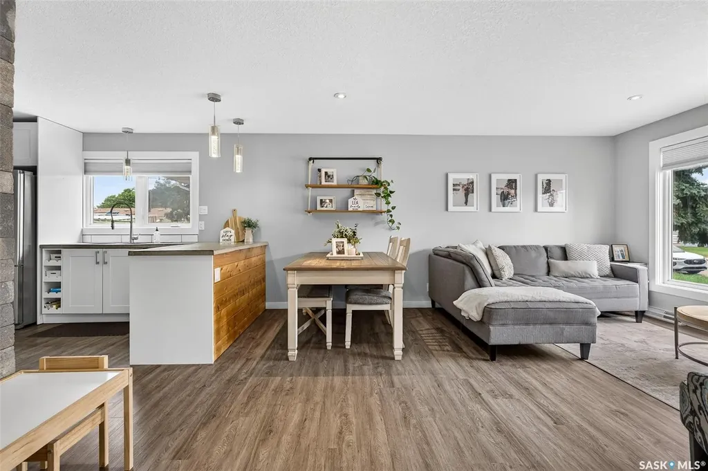 922 James Street Moose Jaw SK S6H 3H6