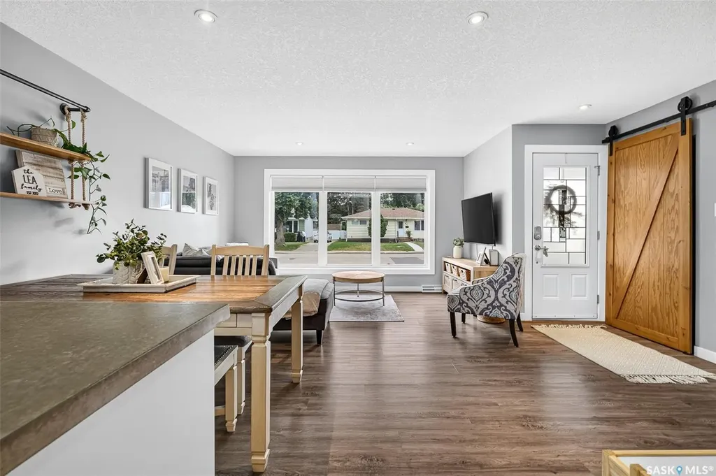 922 James Street Moose Jaw SK S6H 3H6