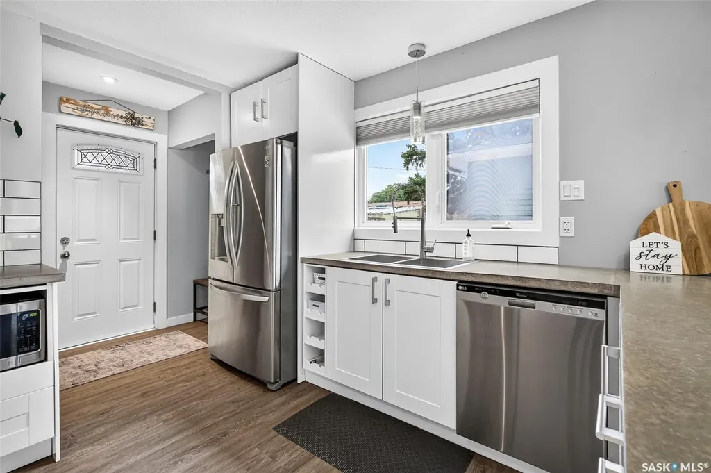 922 James Street Moose Jaw SK S6H 3H6