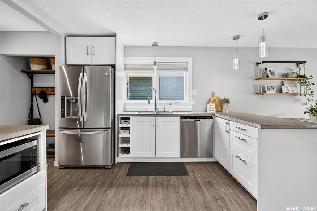 922 James Street Moose Jaw SK S6H 3H6