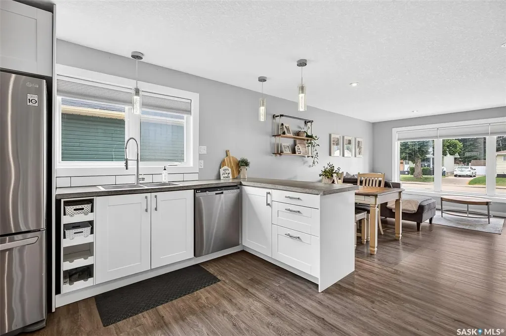 922 James Street Moose Jaw SK S6H 3H6