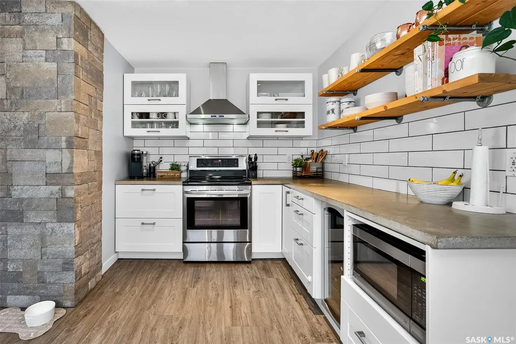 922 James Street Moose Jaw SK S6H 3H6