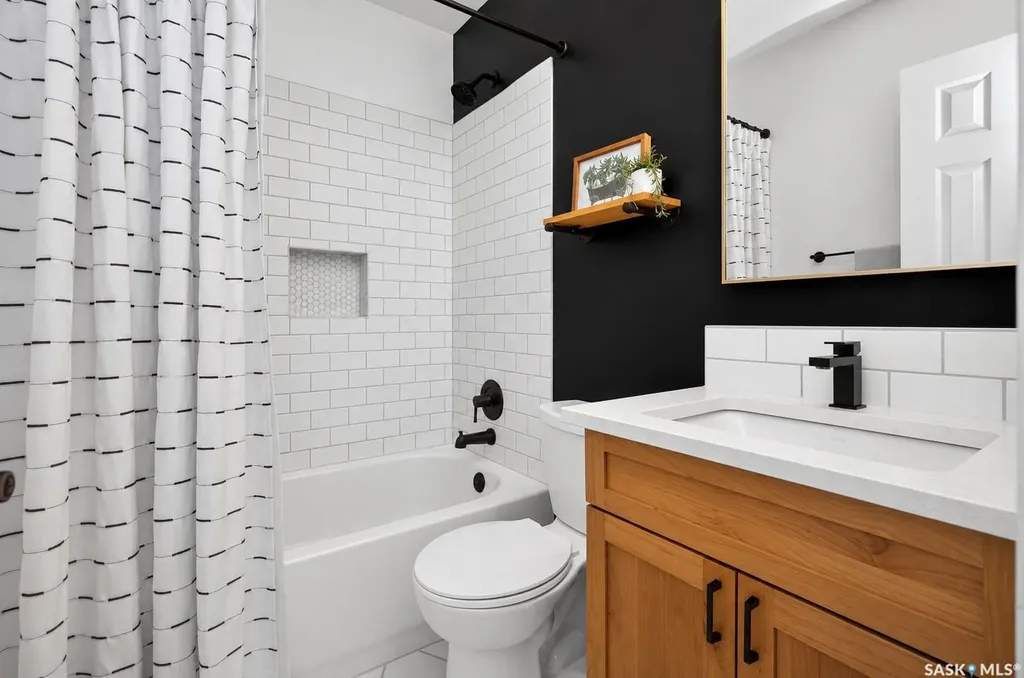 922 James Street Moose Jaw SK S6H 3H6