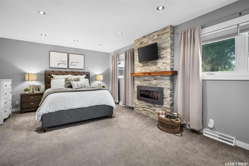 922 James Street Moose Jaw SK S6H 3H6