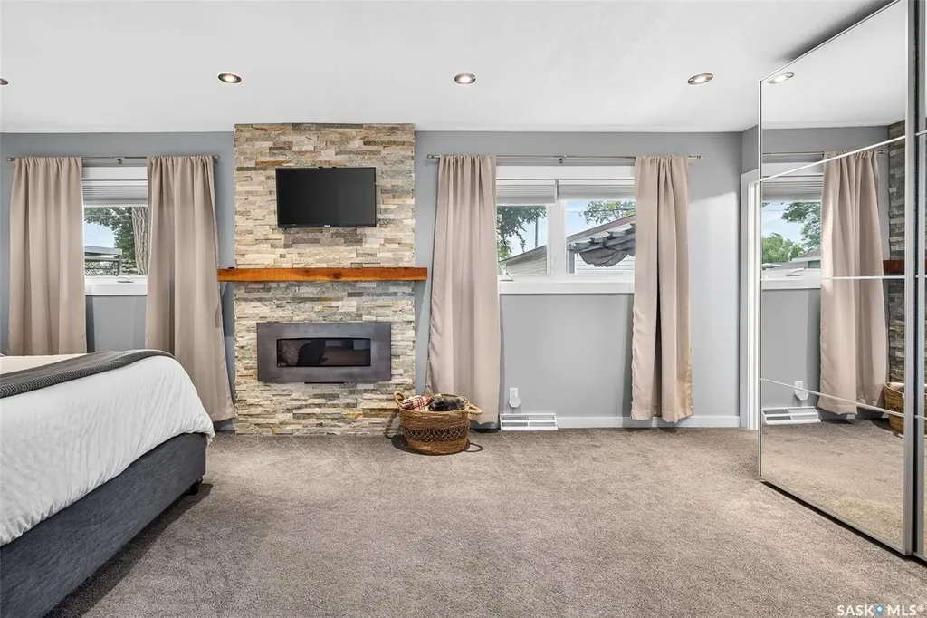 922 James Street Moose Jaw SK S6H 3H6