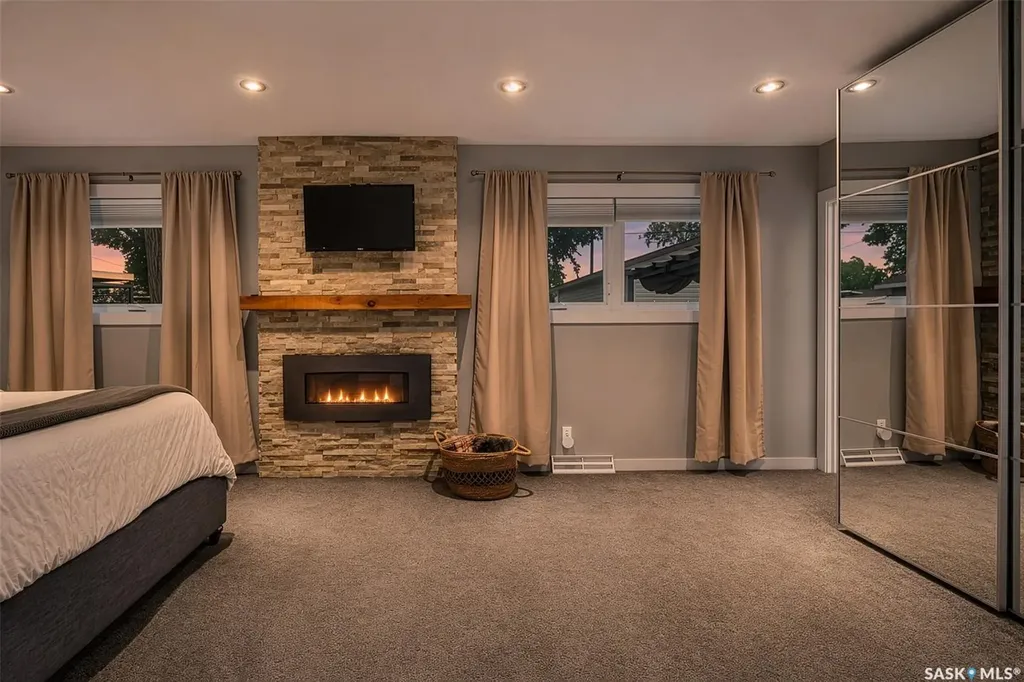 922 James Street Moose Jaw SK S6H 3H6