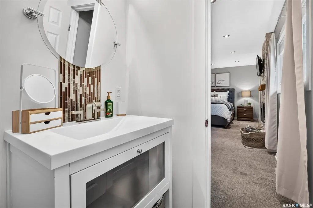 922 James Street Moose Jaw SK S6H 3H6