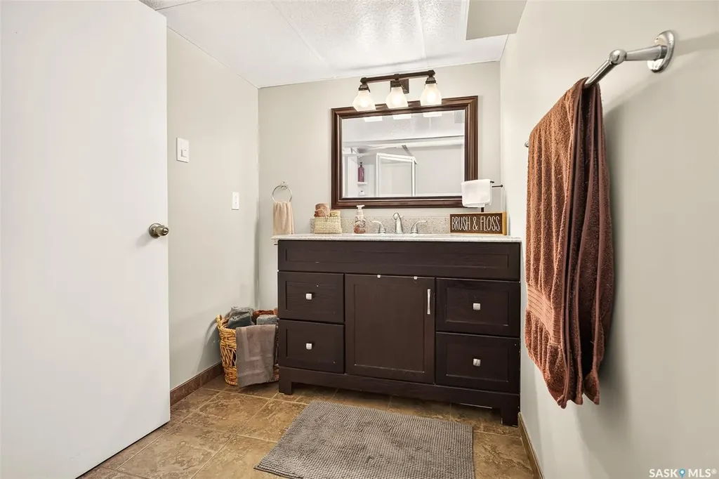 922 James Street Moose Jaw SK S6H 3H6