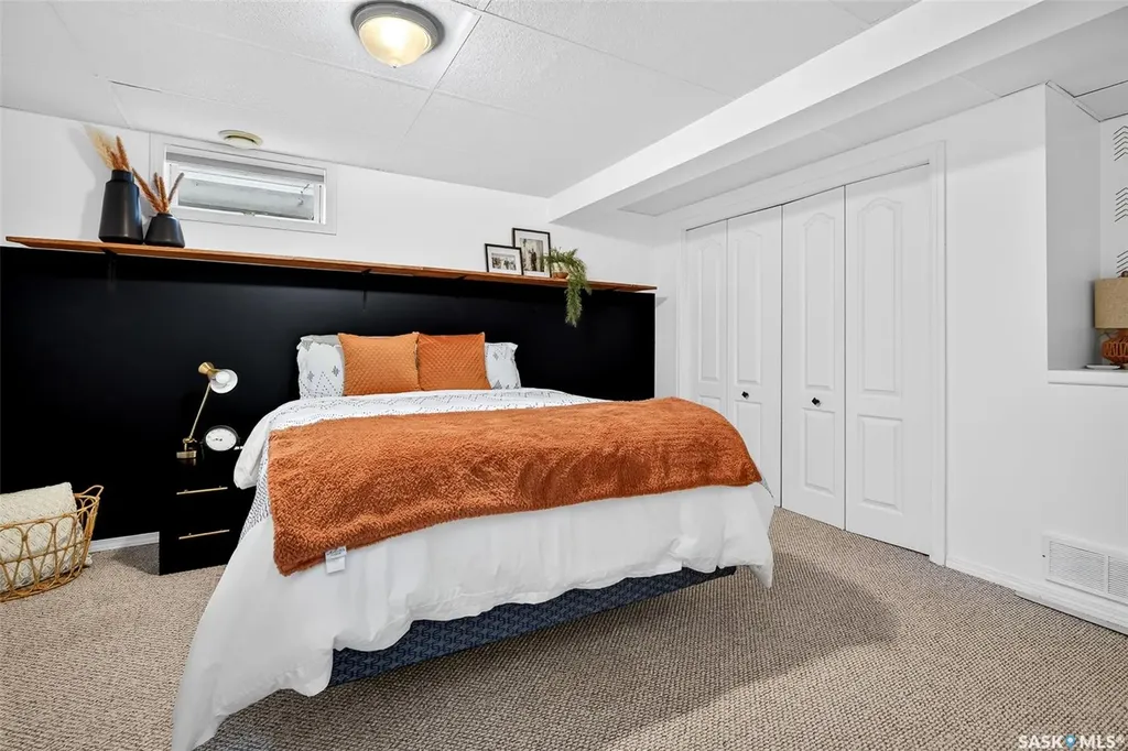 922 James Street Moose Jaw SK S6H 3H6