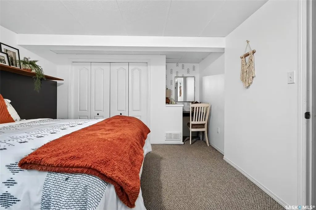 922 James Street Moose Jaw SK S6H 3H6