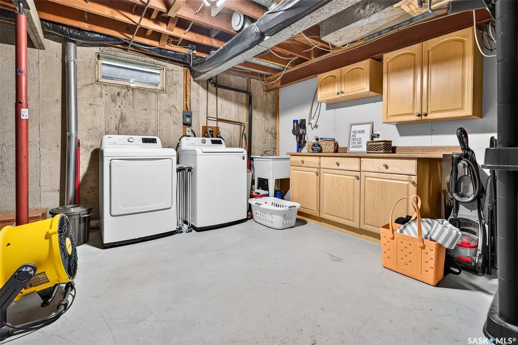 922 James Street Moose Jaw SK S6H 3H6