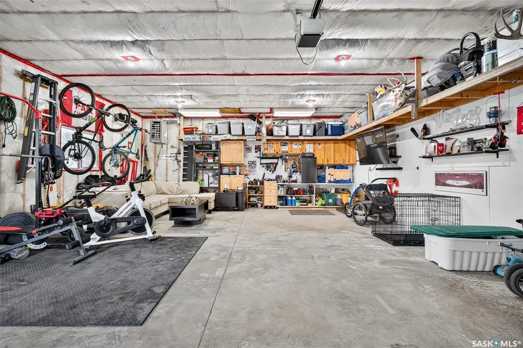 922 James Street Moose Jaw SK S6H 3H6