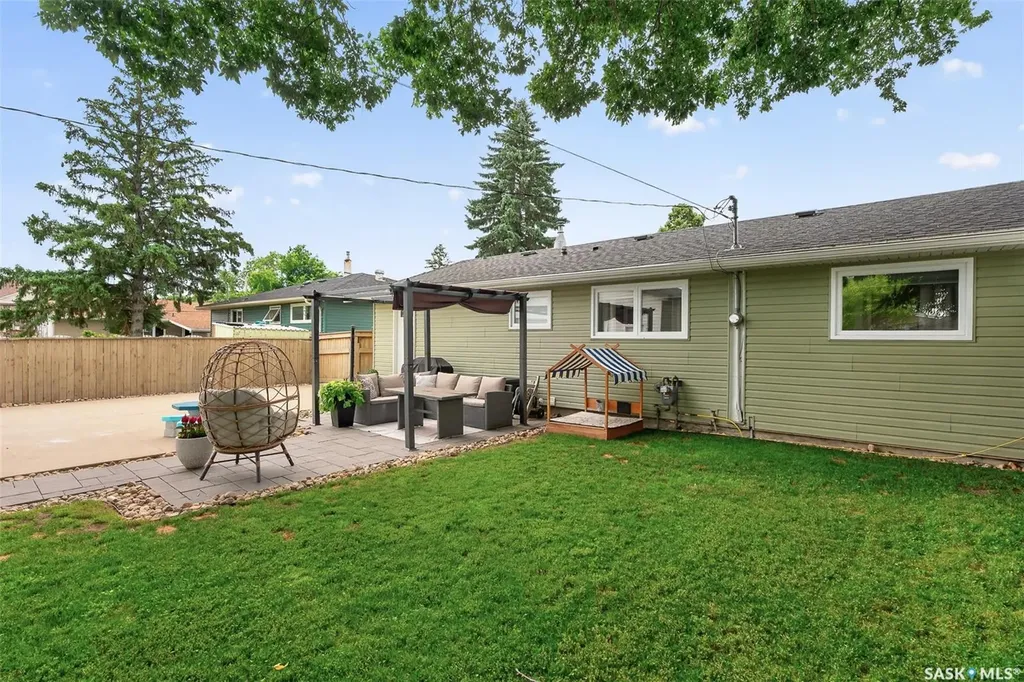 922 James Street Moose Jaw SK S6H 3H6