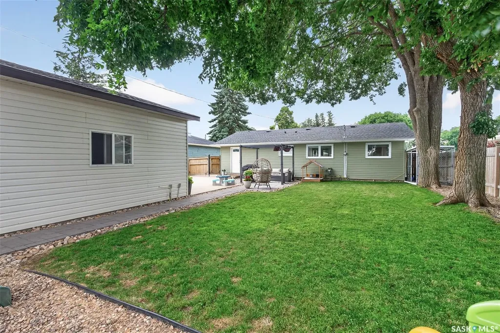 922 James Street Moose Jaw SK S6H 3H6