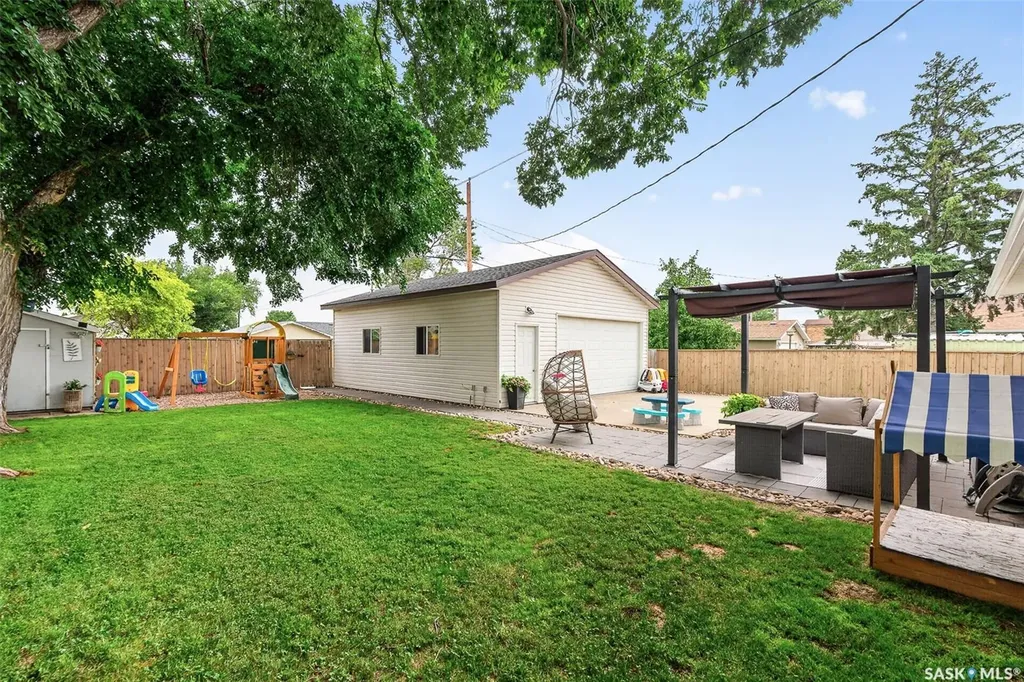 922 James Street Moose Jaw SK S6H 3H6