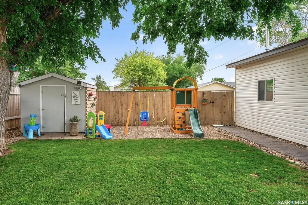 922 James Street Moose Jaw SK S6H 3H6