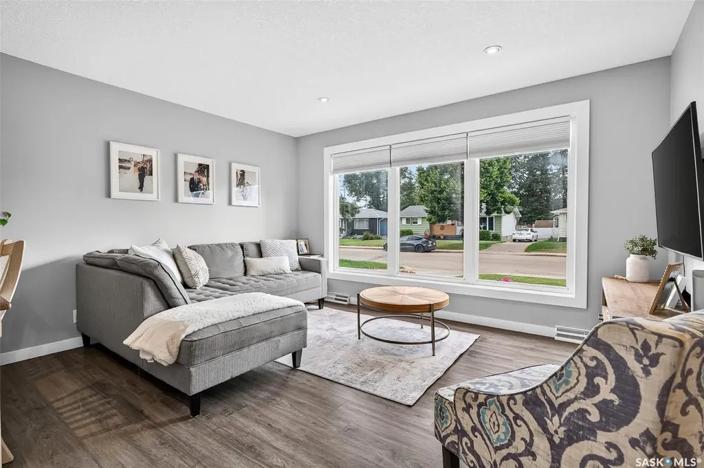 922 James Street Moose Jaw SK S6H 3H6