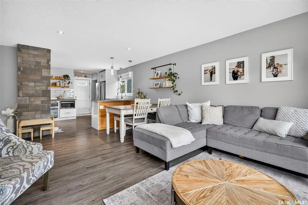 922 James Street Moose Jaw SK S6H 3H6