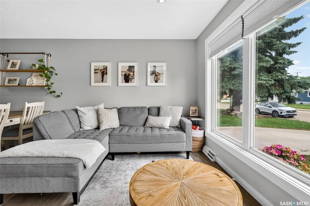 922 James Street Moose Jaw SK S6H 3H6