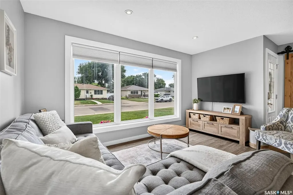 922 James Street Moose Jaw SK S6H 3H6