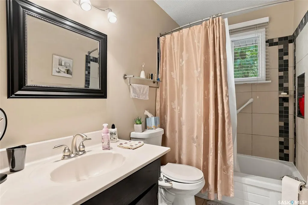 1205 Haida Avenue Saskatoon SK S7M 4N2