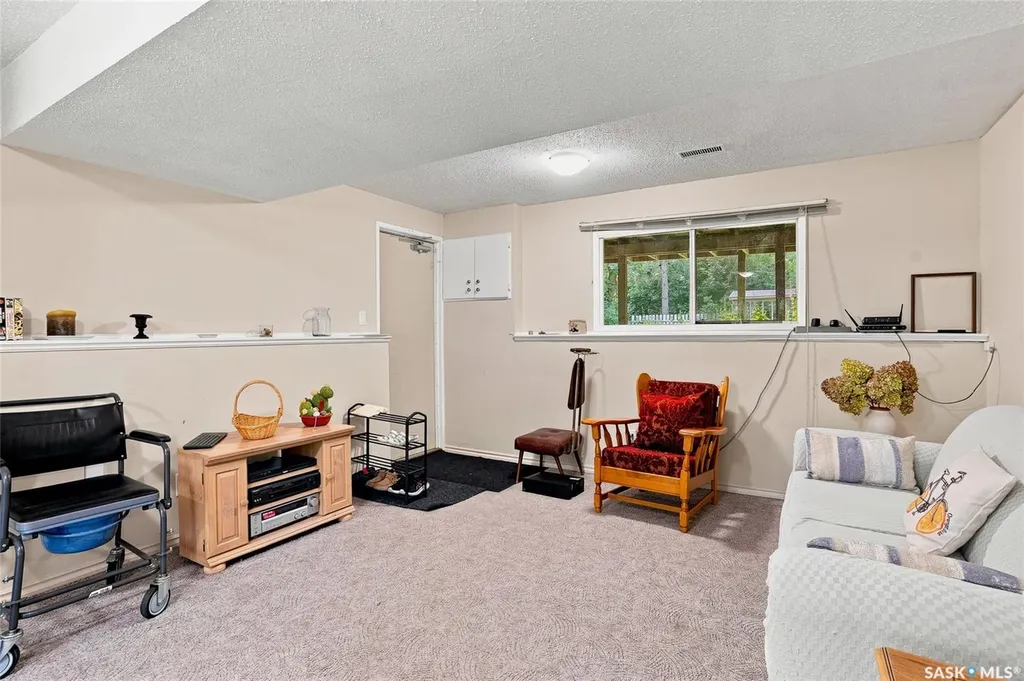 1205 Haida Avenue Saskatoon SK S7M 4N2