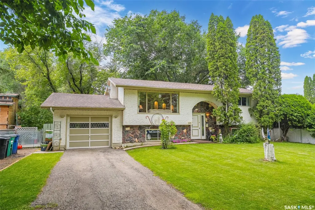 1205 Haida Avenue Saskatoon SK S7M 4N2