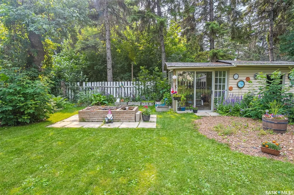 1205 Haida Avenue Saskatoon SK S7M 4N2