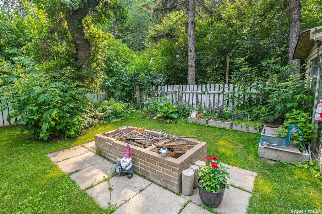 1205 Haida Avenue Saskatoon SK S7M 4N2