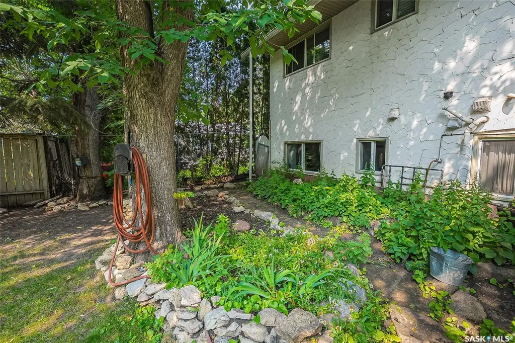 1205 Haida Avenue Saskatoon SK S7M 4N2