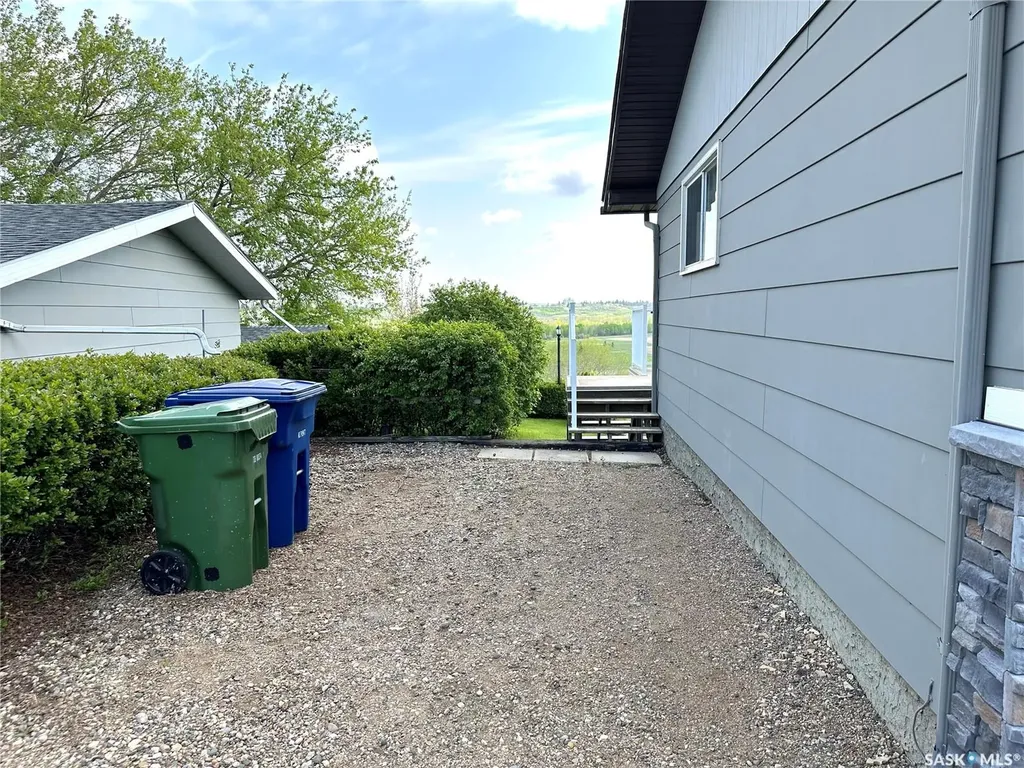 9 1st Street Battleford SK S0M 0E0