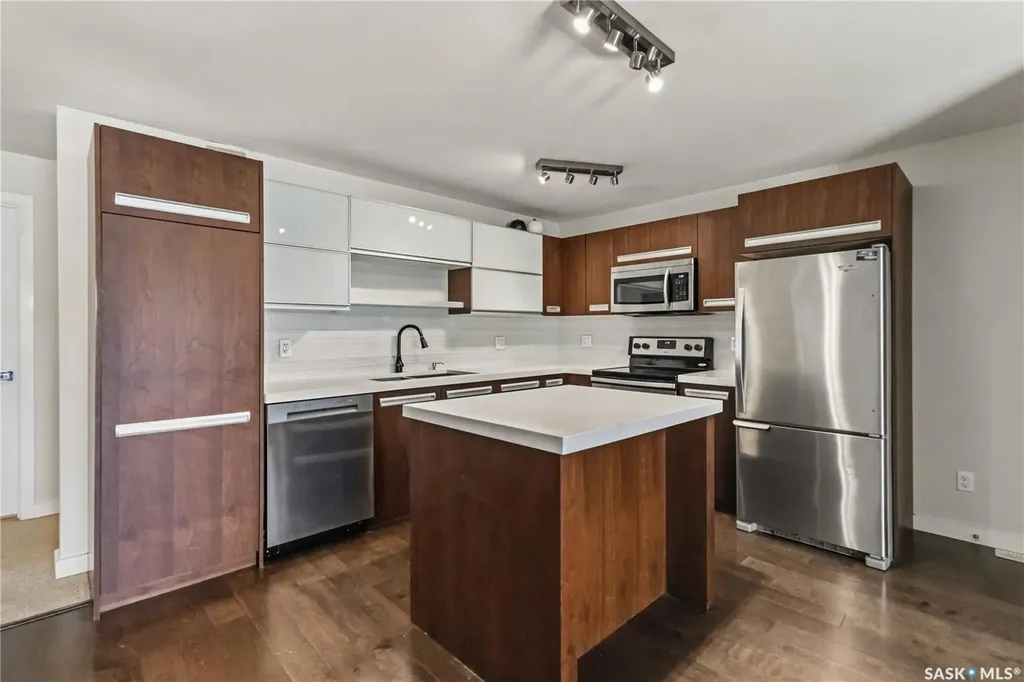 2315 Mcclocklin Road Saskatoon SK S7R 0K8