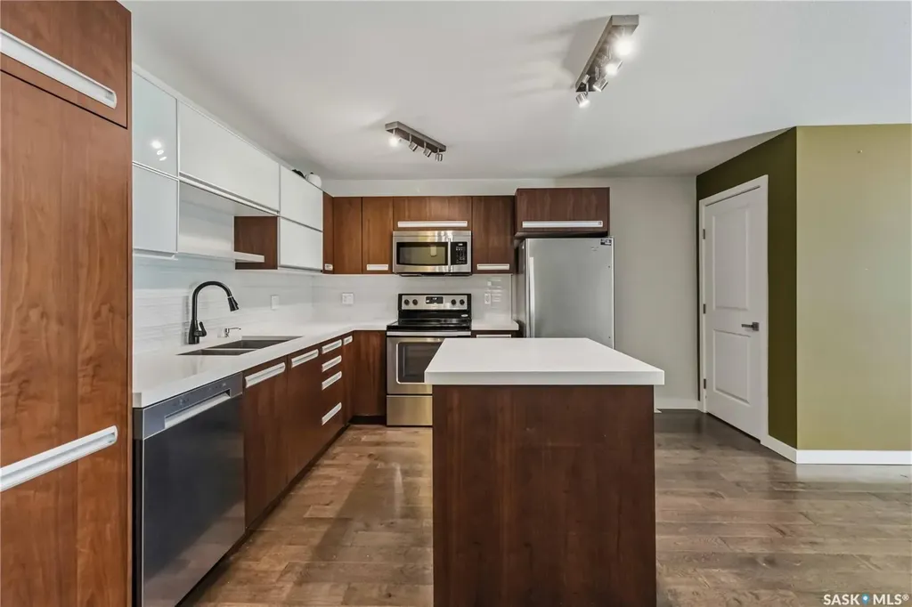 2315 Mcclocklin Road Saskatoon SK S7R 0K8