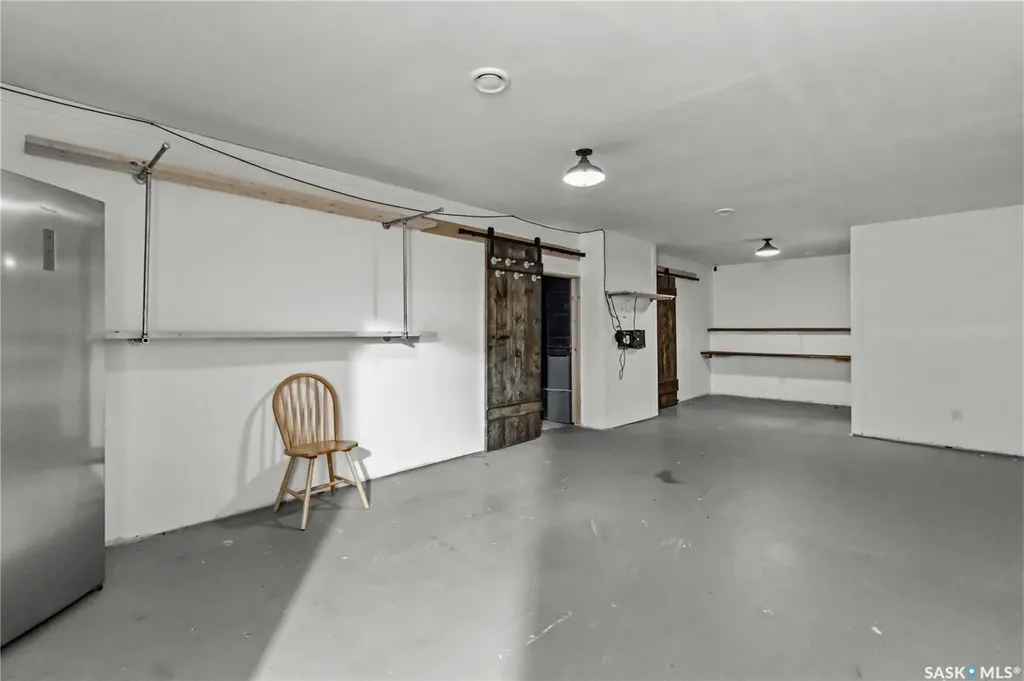 2315 Mcclocklin Road Saskatoon SK S7R 0K8