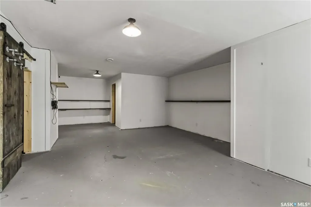 2315 Mcclocklin Road Saskatoon SK S7R 0K8
