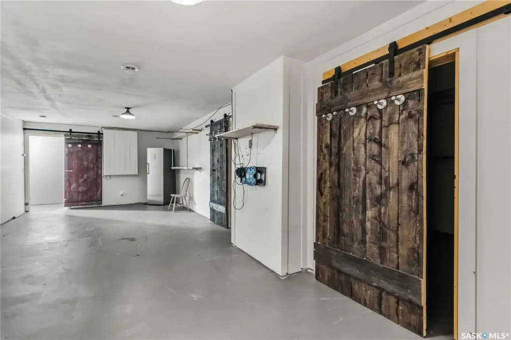 2315 Mcclocklin Road Saskatoon SK S7R 0K8