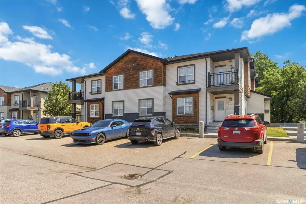 2315 Mcclocklin Road Saskatoon SK S7R 0K8