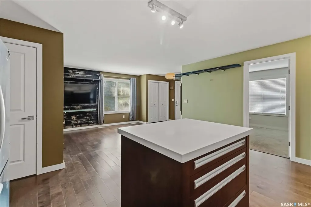 2315 Mcclocklin Road Saskatoon SK S7R 0K8