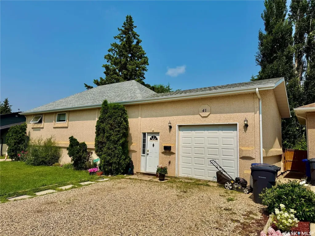 41 Campbell Place Clavet SK S0K 0Y0