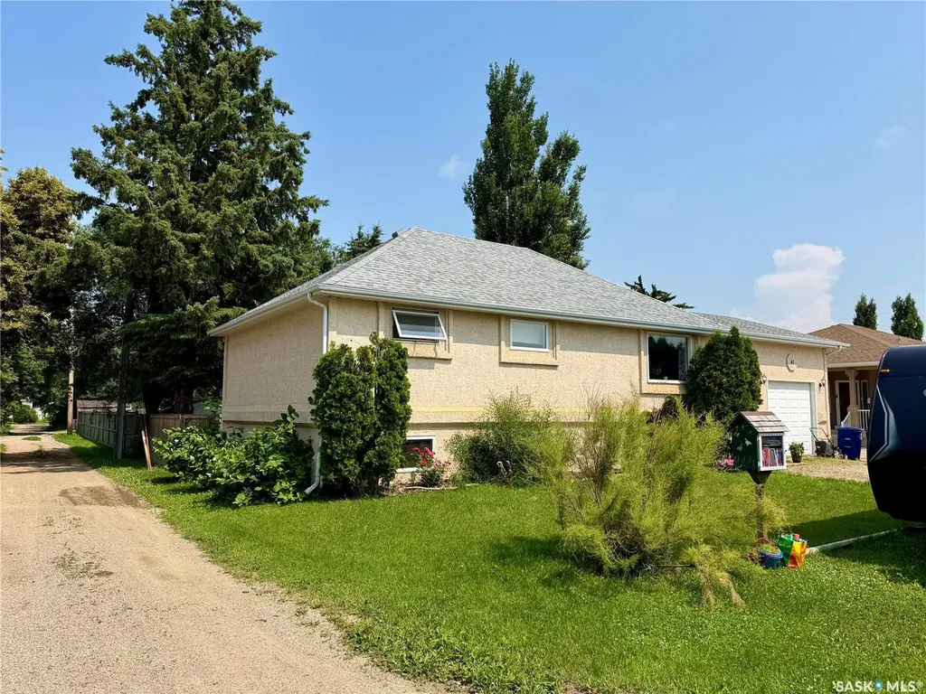 41 Campbell Place Clavet SK S0K 0Y0