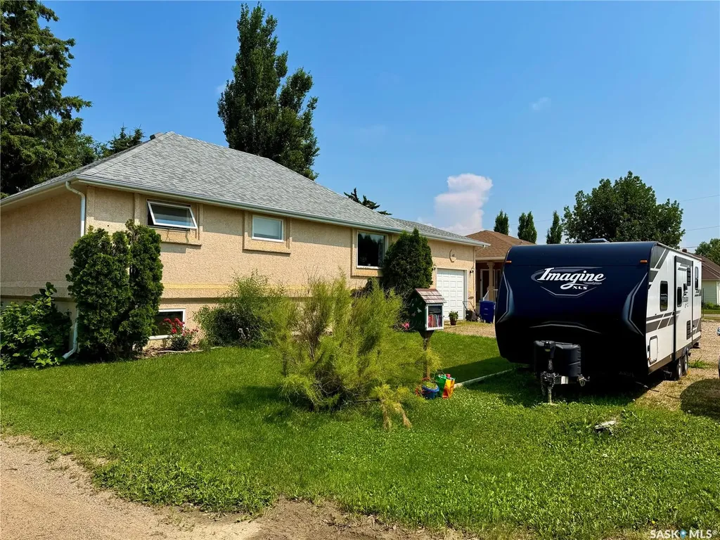 41 Campbell Place Clavet SK S0K 0Y0