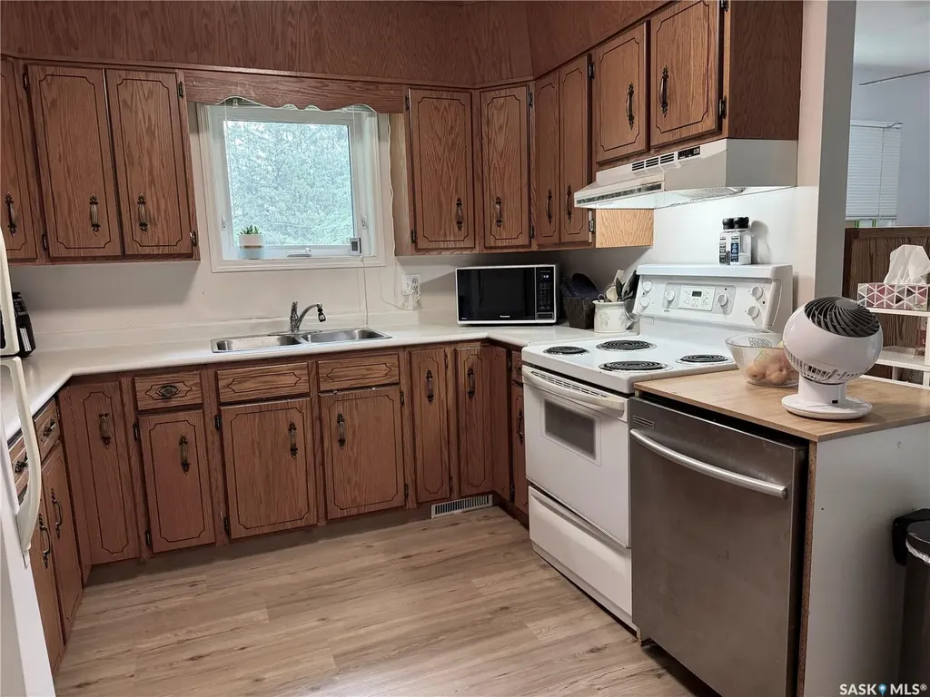 41 Campbell Place Clavet SK S0K 0Y0