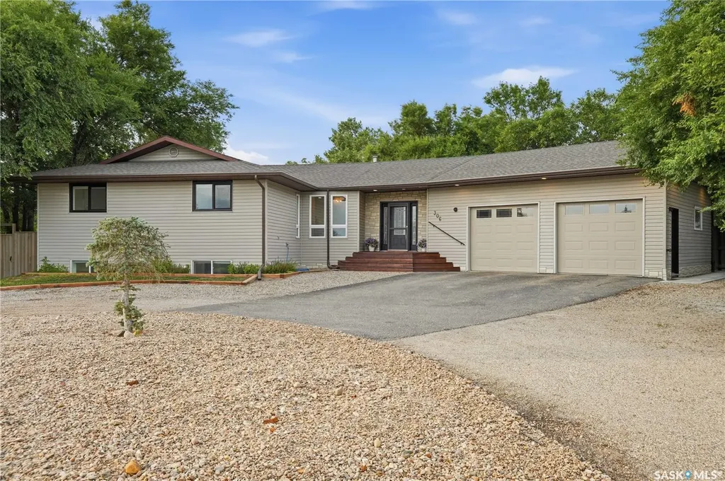 306 Valleyview Boulevard Caronport SK S0H 0S0
