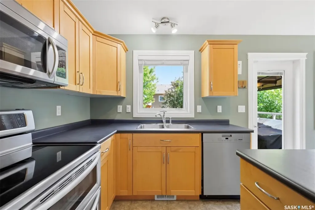 231 Maguire Court Saskatoon SK S7H 4E1