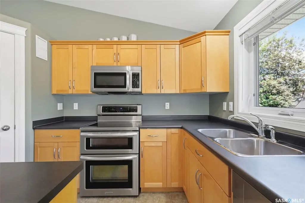 231 Maguire Court Saskatoon SK S7H 4E1