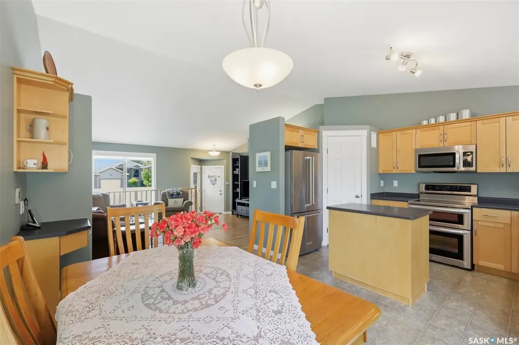 231 Maguire Court Saskatoon SK S7H 4E1