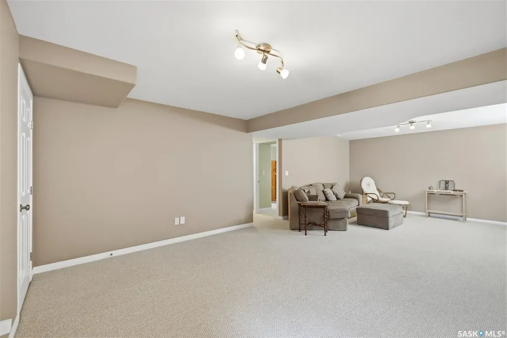 231 Maguire Court Saskatoon SK S7H 4E1