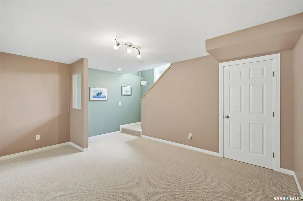 231 Maguire Court Saskatoon SK S7H 4E1
